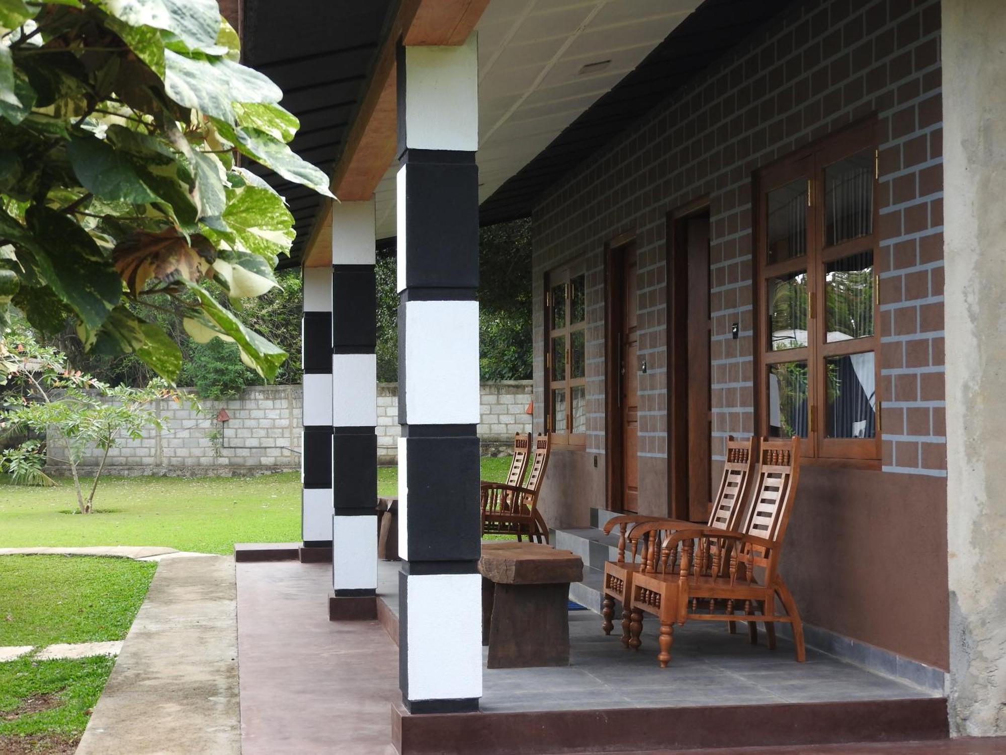 Eco Hotel Black & White - Anuradhapura Mihintale Exterior photo