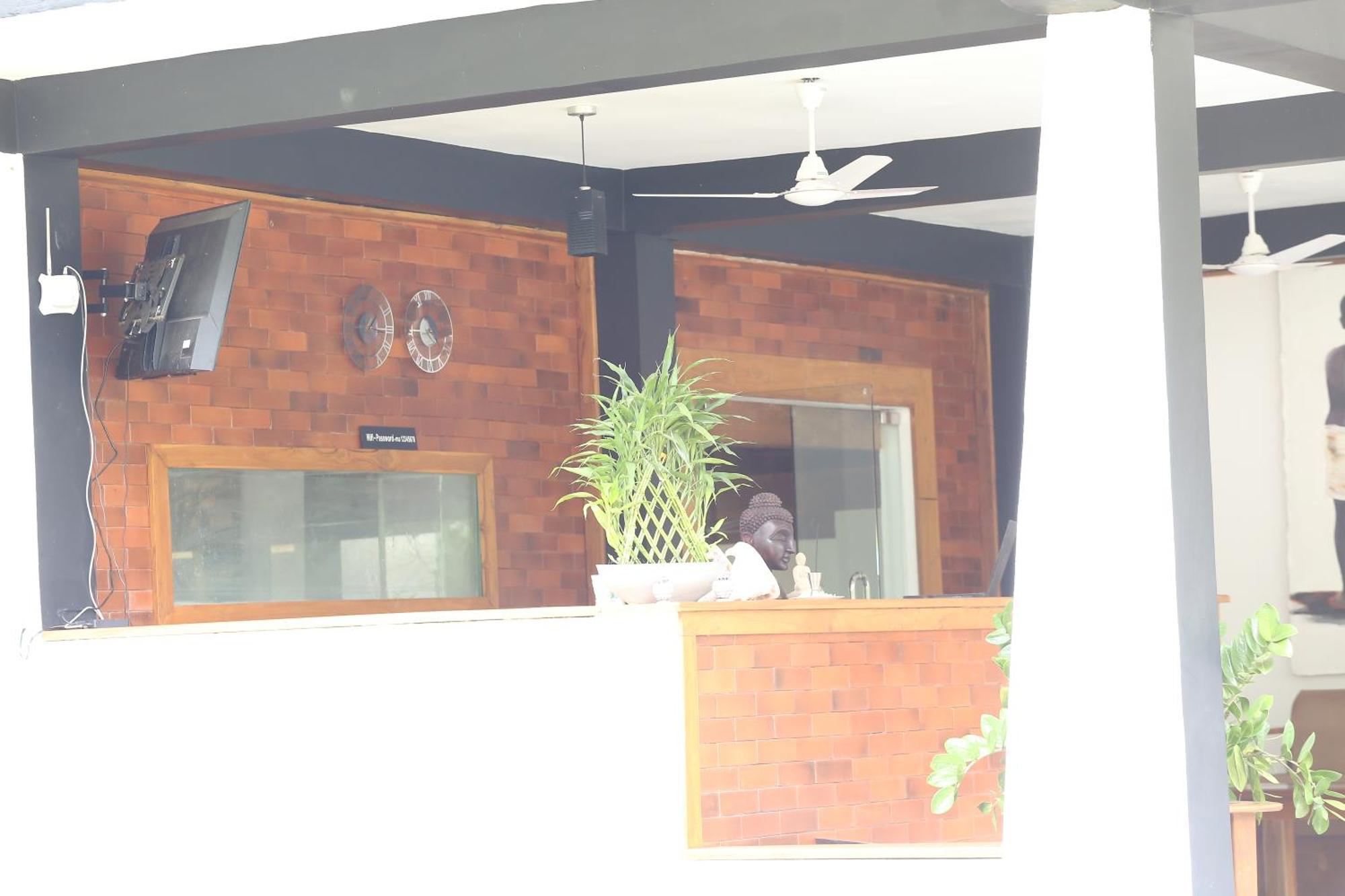 Eco Hotel Black & White - Anuradhapura Mihintale Exterior photo