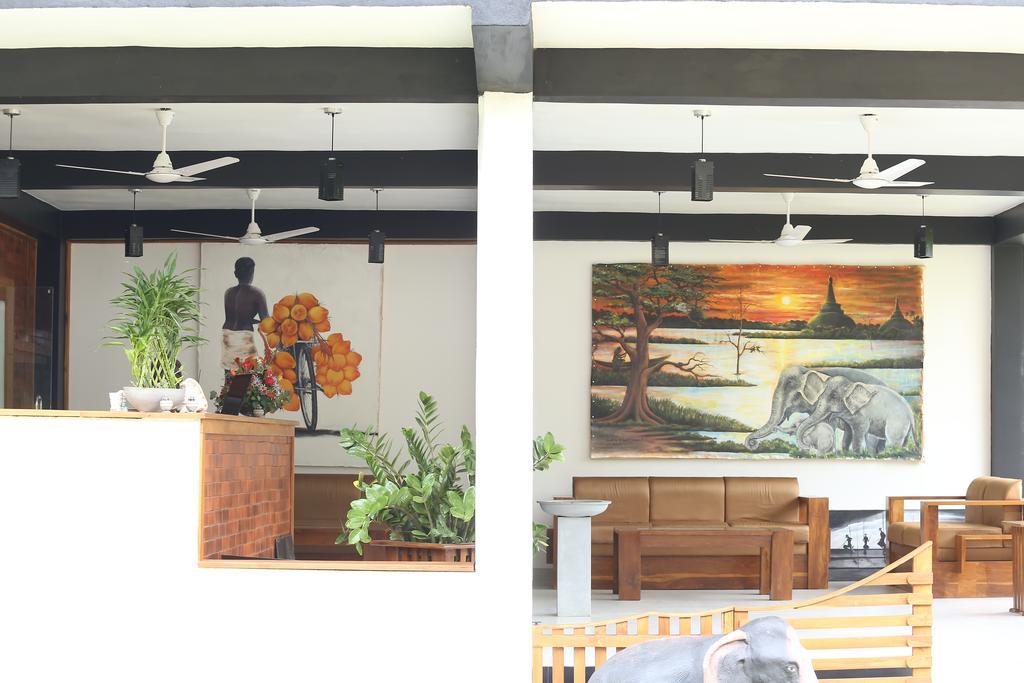 Eco Hotel Black & White - Anuradhapura Mihintale Exterior photo