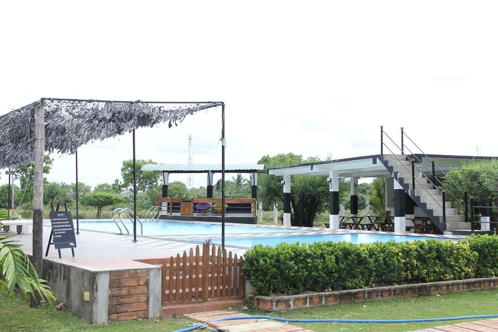 Eco Hotel Black & White - Anuradhapura Mihintale Exterior photo