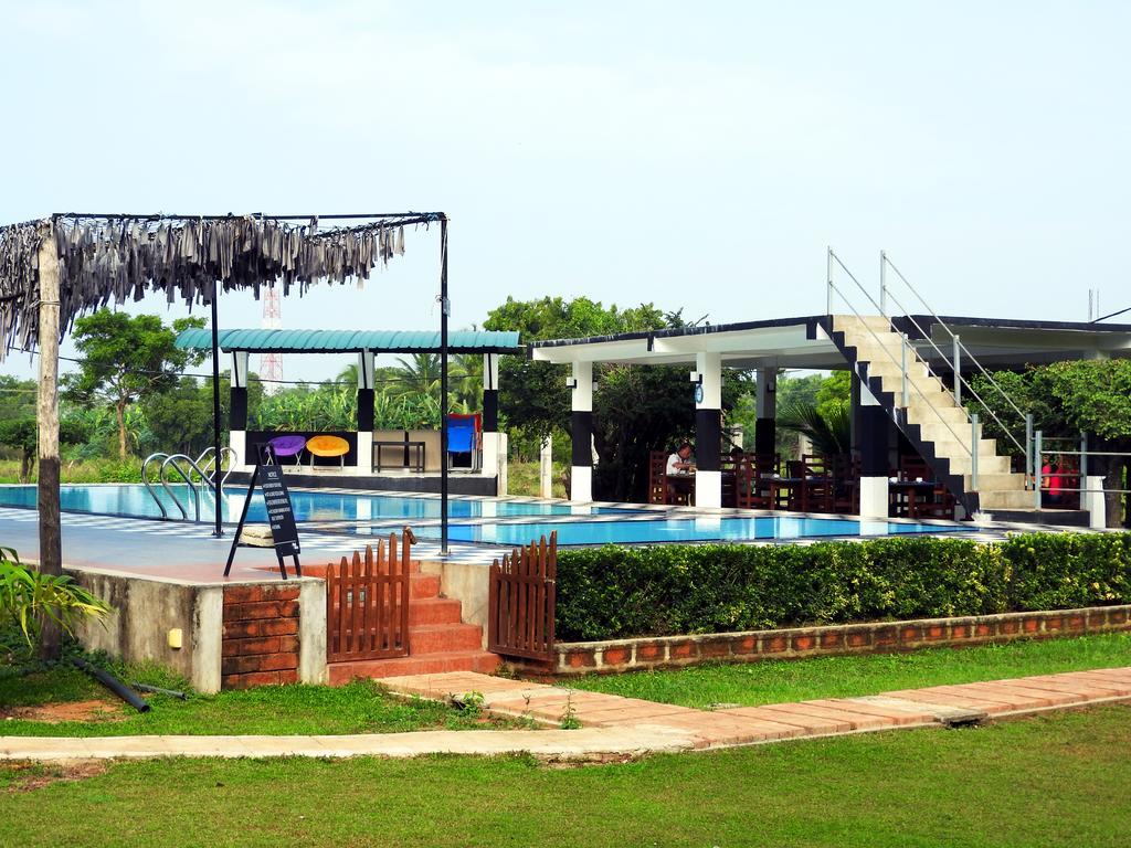 Eco Hotel Black & White - Anuradhapura Mihintale Exterior photo