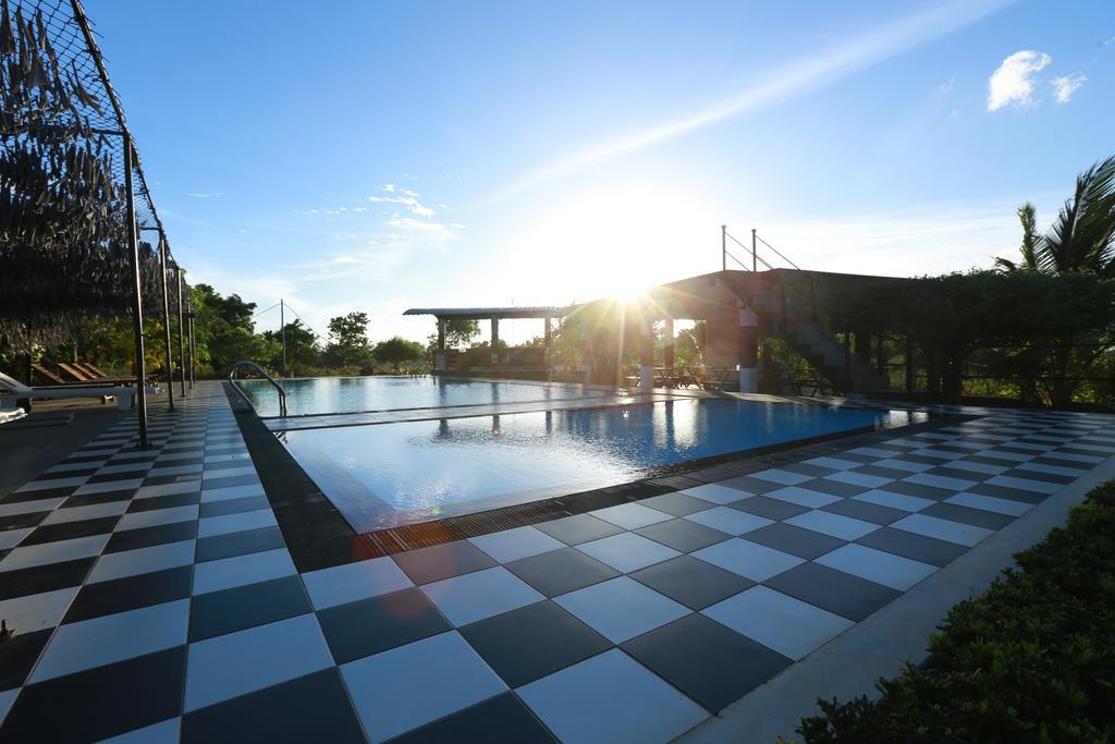 Eco Hotel Black & White - Anuradhapura Mihintale Exterior photo