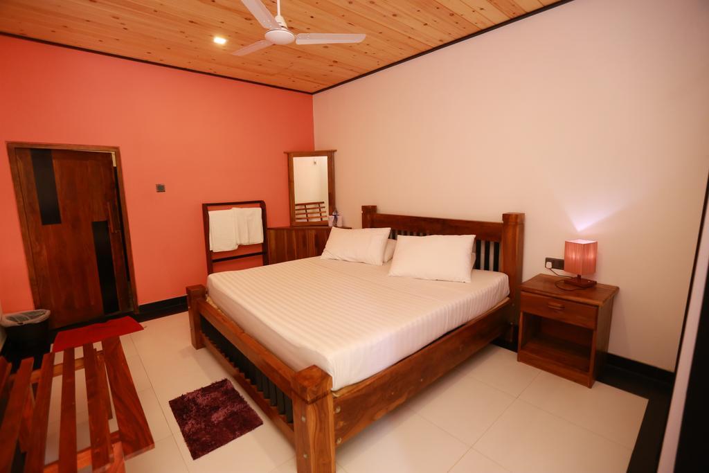 Eco Hotel Black & White - Anuradhapura Mihintale Exterior photo