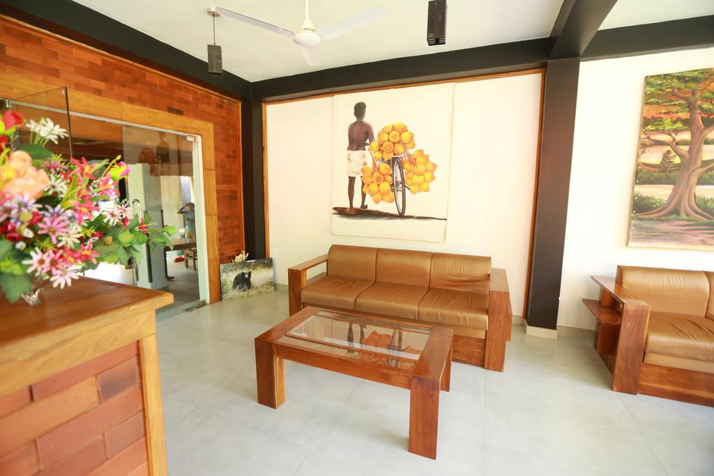 Eco Hotel Black & White - Anuradhapura Mihintale Exterior photo