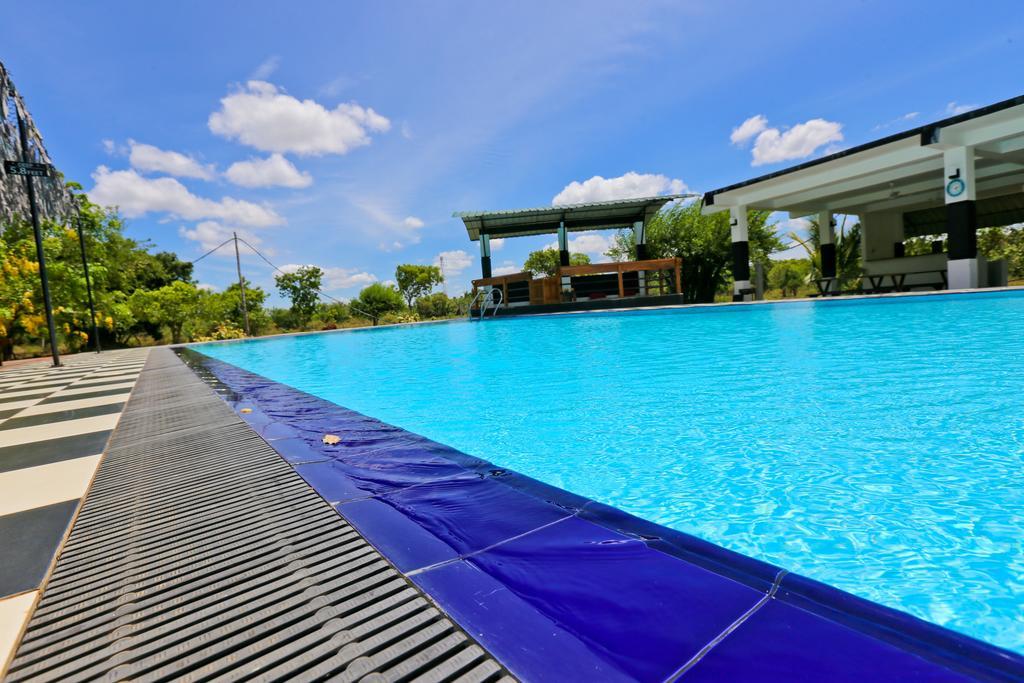 Eco Hotel Black & White - Anuradhapura Mihintale Exterior photo