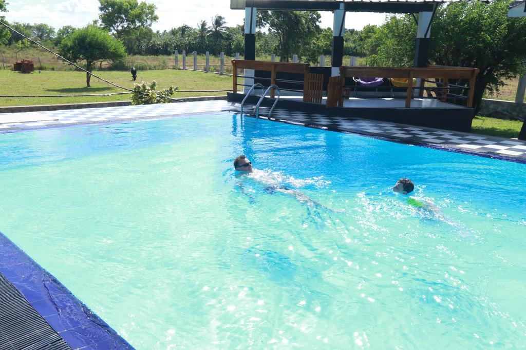 Eco Hotel Black & White - Anuradhapura Mihintale Exterior photo