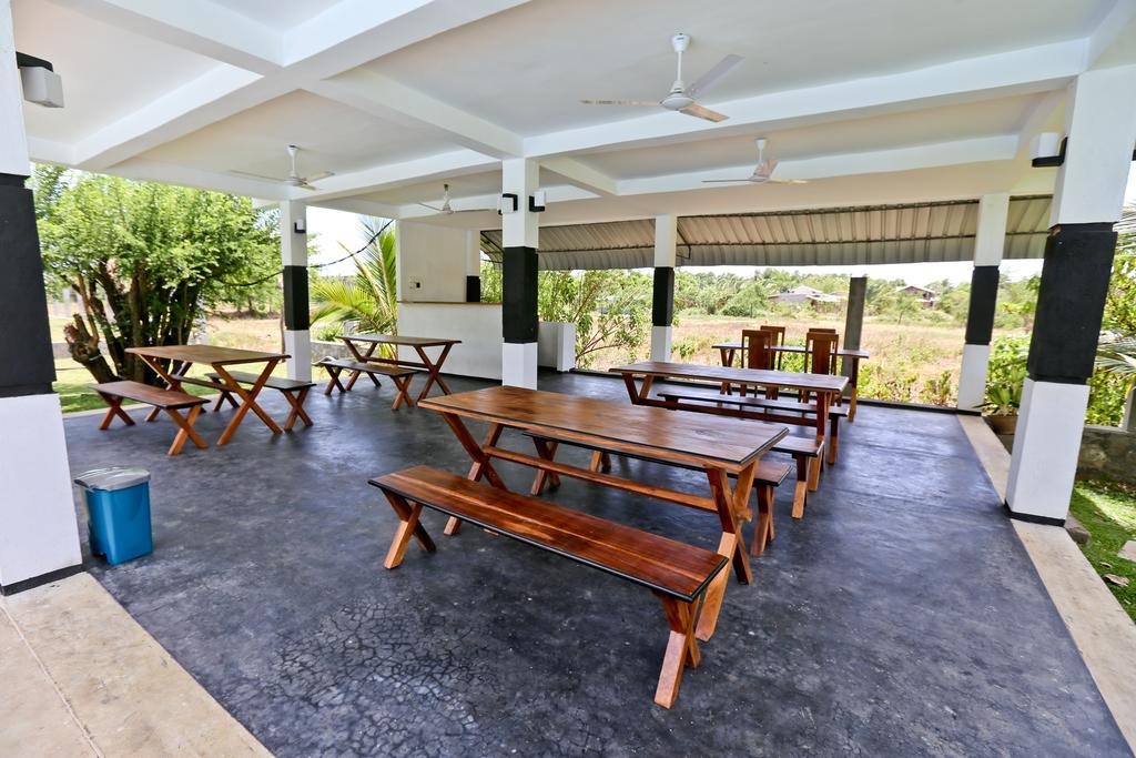 Eco Hotel Black & White - Anuradhapura Mihintale Exterior photo