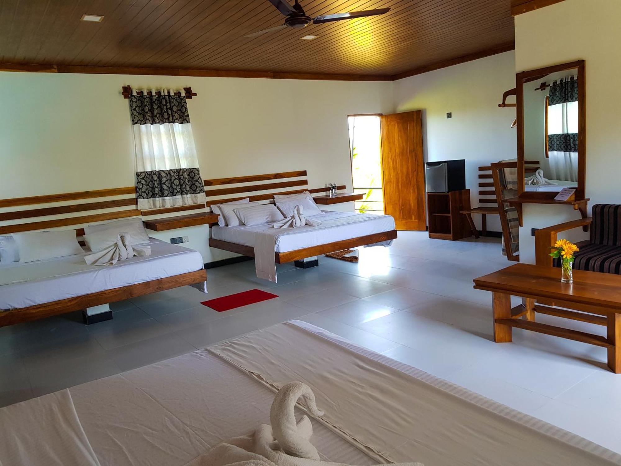 Eco Hotel Black & White - Anuradhapura Mihintale Exterior photo
